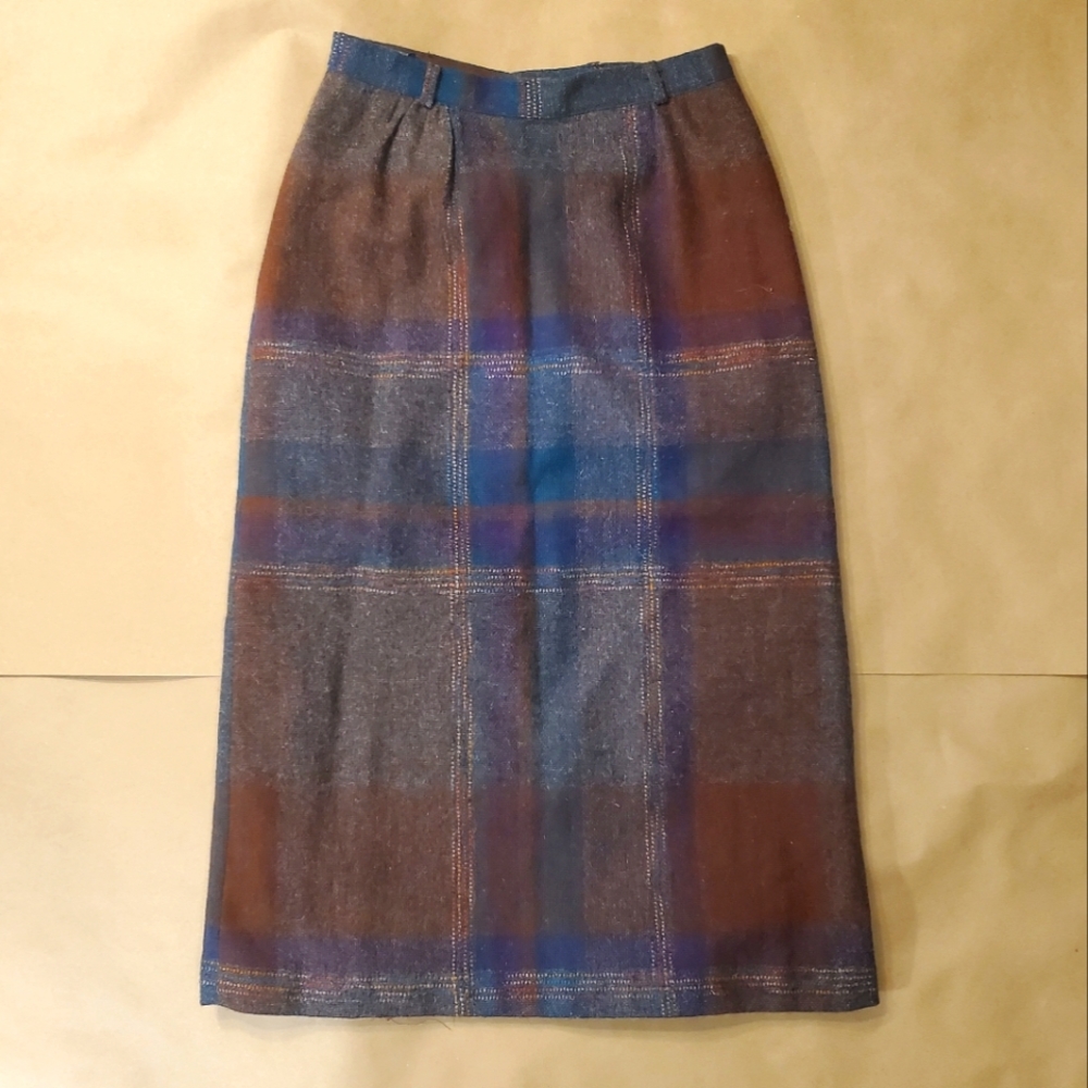 Vintage wool midi skirt by Paris Star size 8 (24" waist) - Picture 2 of 7